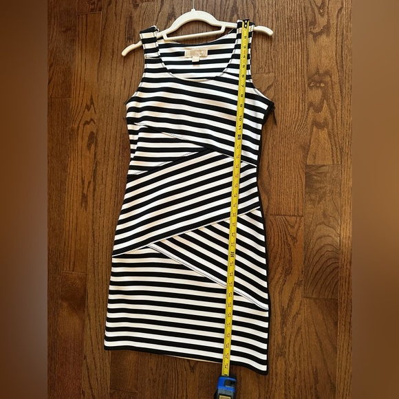 Michael Kors Black and White Sleeveless Sheath Dress - Picture 3 of 6